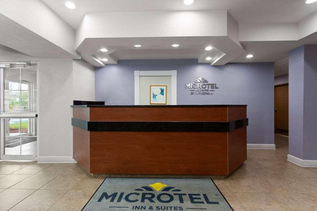 Microtel Inn And Suites - Зефирхилс Интериор снимка